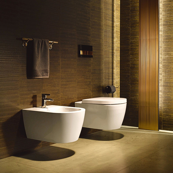 Фото Подвесной унитаз Duravit Me by Starck 45290900A11 с крышкой-сиденьем