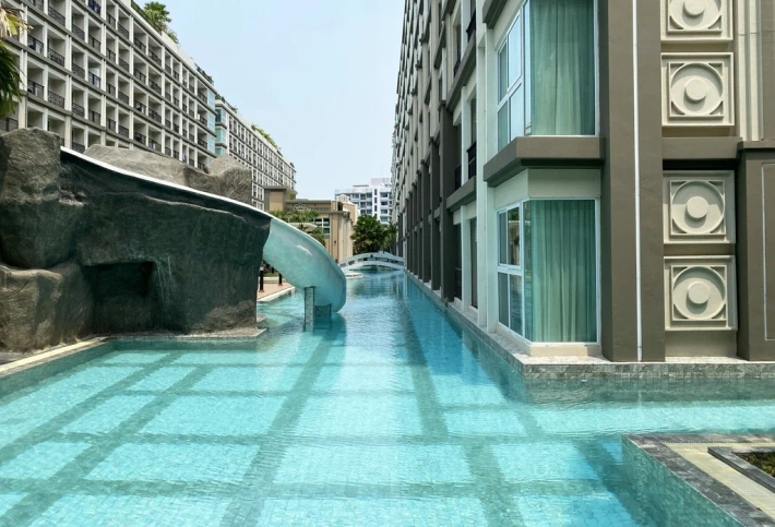 Dusit Grand Park 2