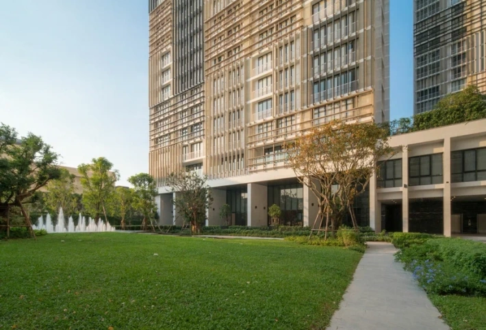 PARK ORIGIN PHROMPHONG