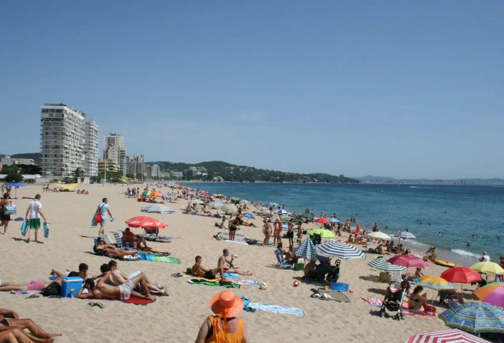 Жилой комплекс Edificio de 10 apartamentos para reformar en Castell Platja d Aro en la Costa Brava