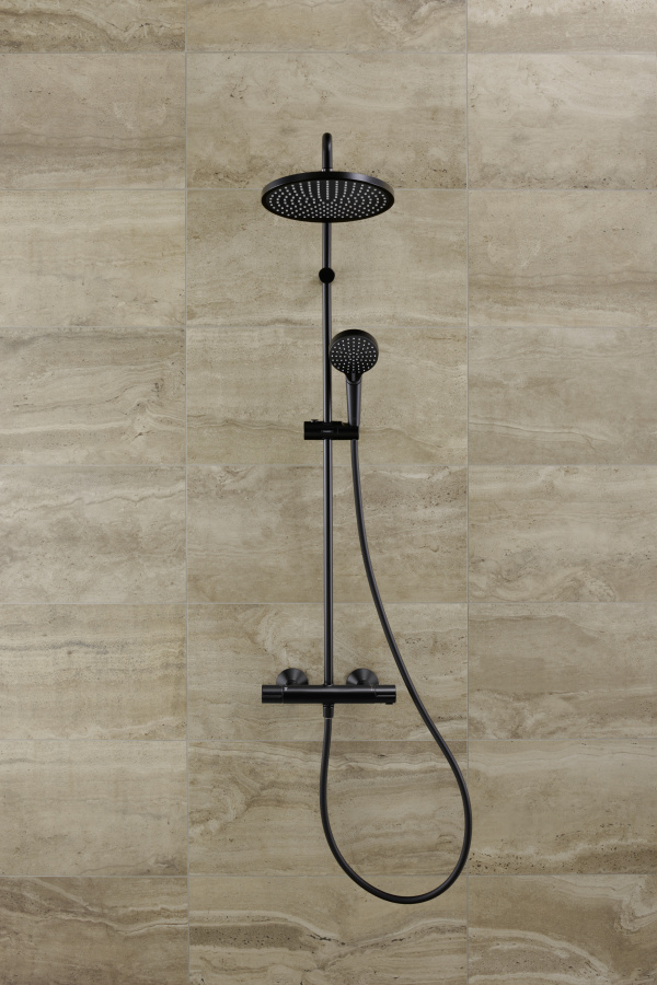 Фото Душевая стойка hansgrohe Vernis Blend Showerpipe 240 1jet 26426670 черный матовый