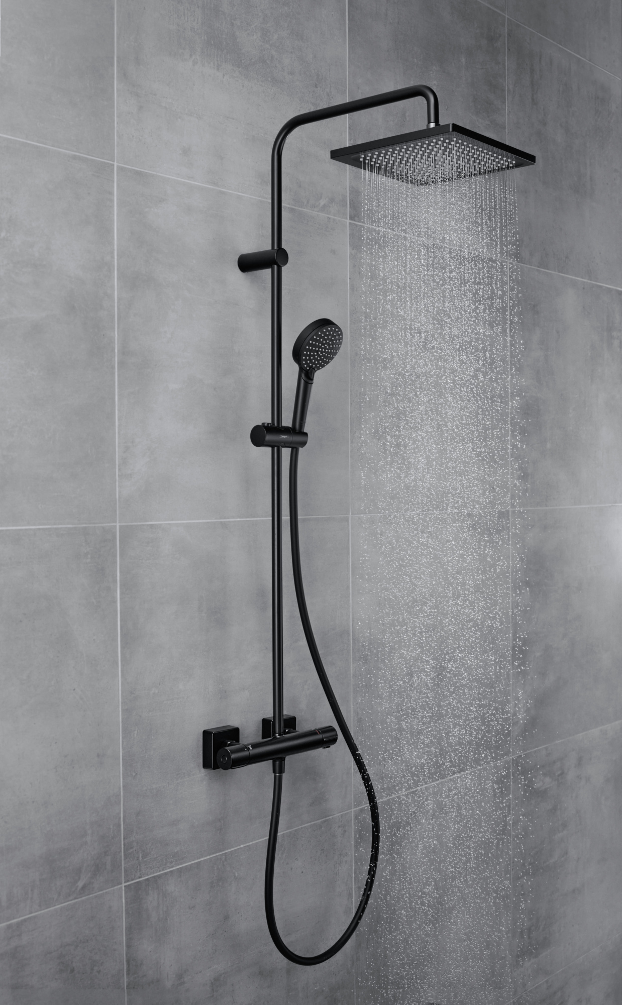 Фото Душевая стойка hansgrohe Vernis Blend Showerpipe 240 1jet 26427670 черный матовый