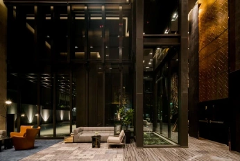 Ashton Silom