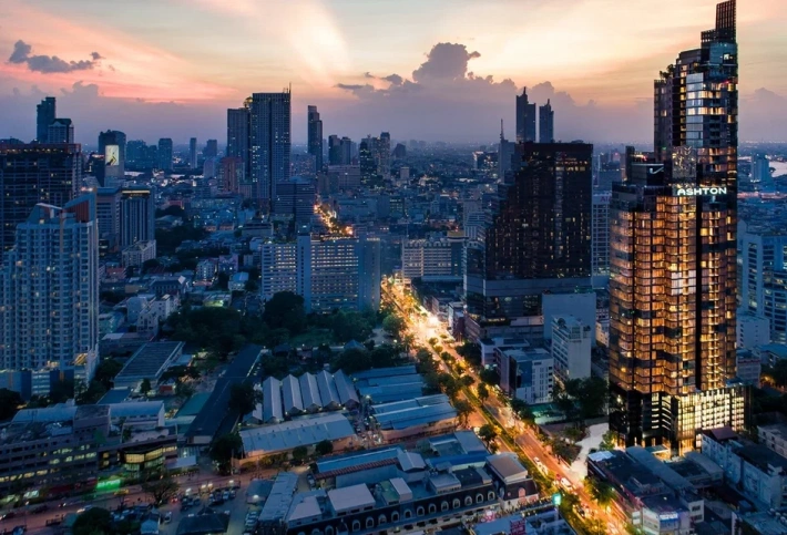 Ashton Silom